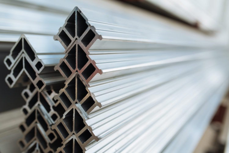 Bruxelles impose des droits antidumping définitifs sur les extrusions d'aluminium originaires de Chine