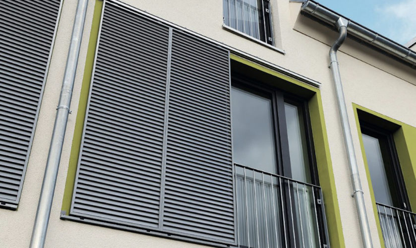 Alerte de l'AQC sur les risques de chute des volets coulissants