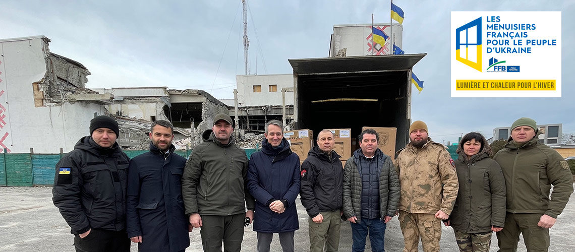 “Chaleur et Lumière pour l’Ukraine cet hiver” : reportage sur une belle opération de solidarité des menuisiers français